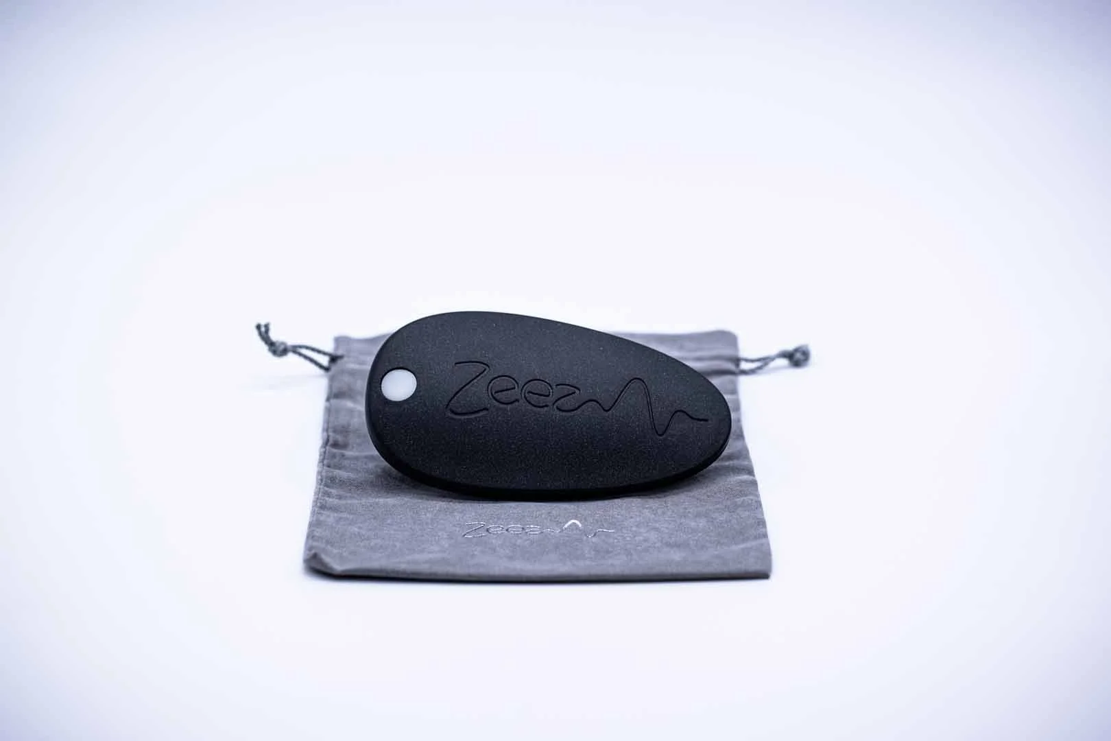 Zeez Sleep Pebble on grey bag