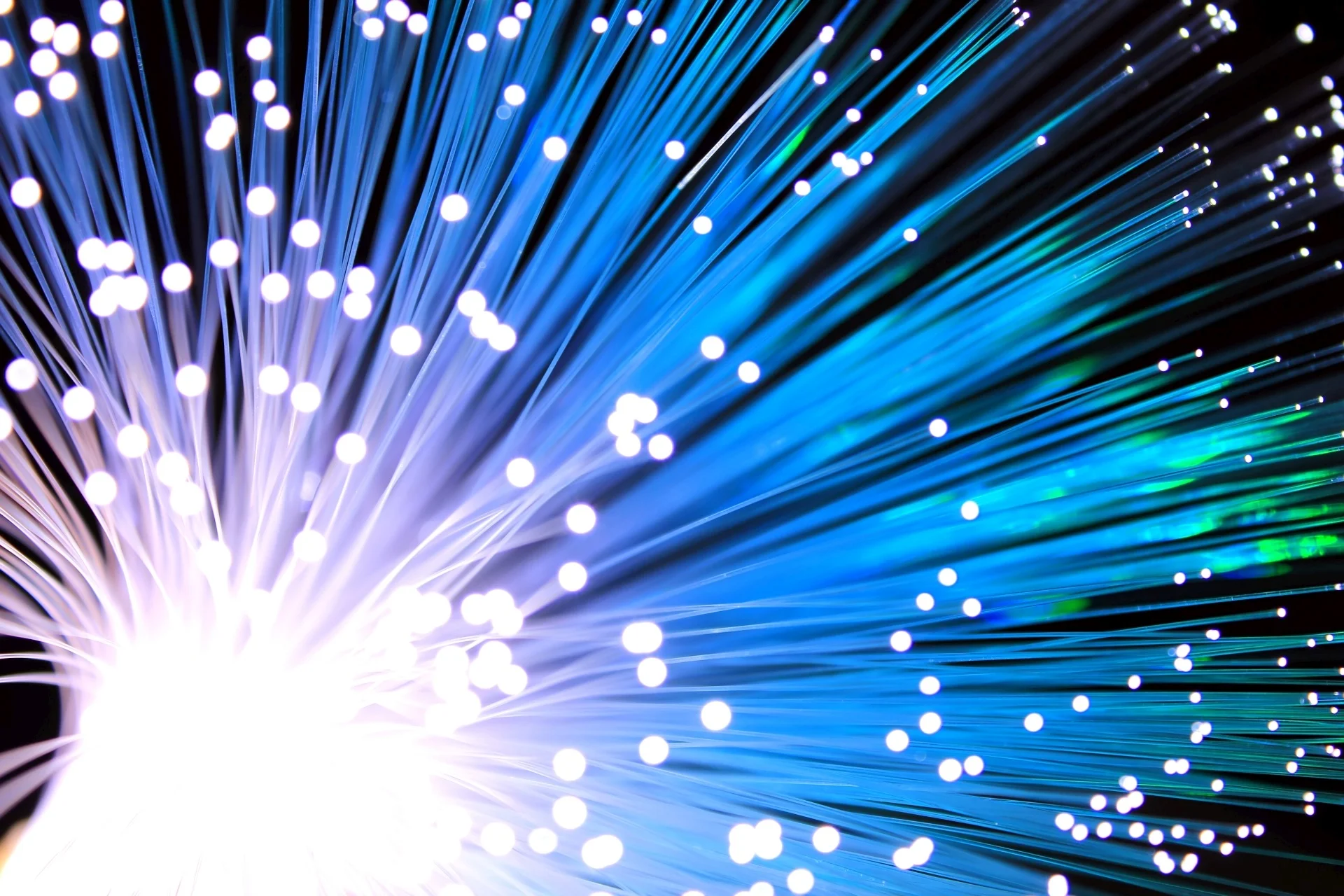fiber-optic-2749588.jpg
