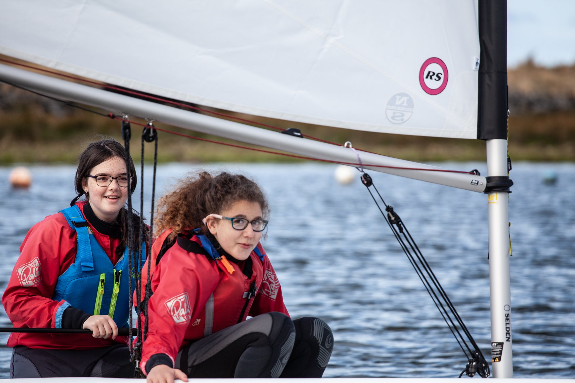 Learning to sail - fantastic holiday for children and teenagers in the UK