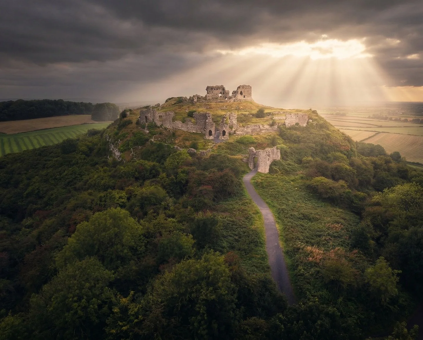 Travels through Ireland 🇮🇪 the best locations are the ruins