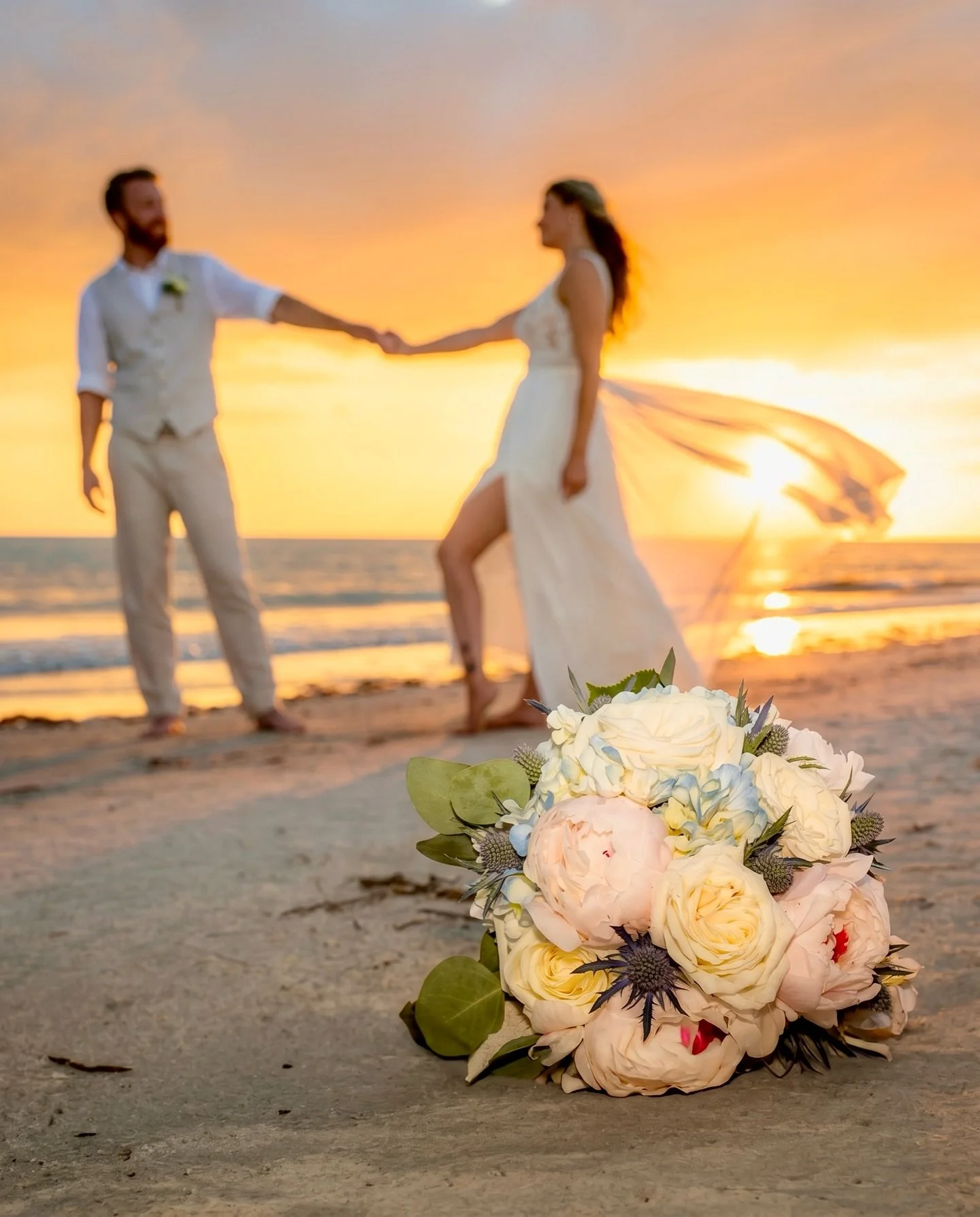 Perfect sunset and couple to end a Monday.  #stpetebeachwedding #beachweddings