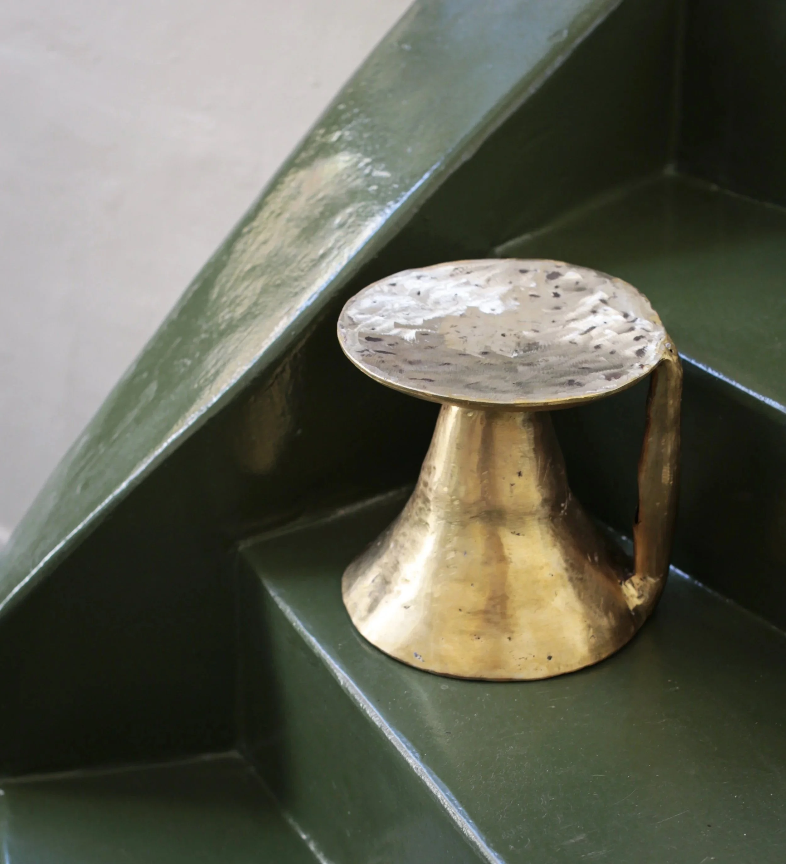 Tabouret Nubia en bronze by Katia BERTRAND Ma couleur a ses merveilles. 