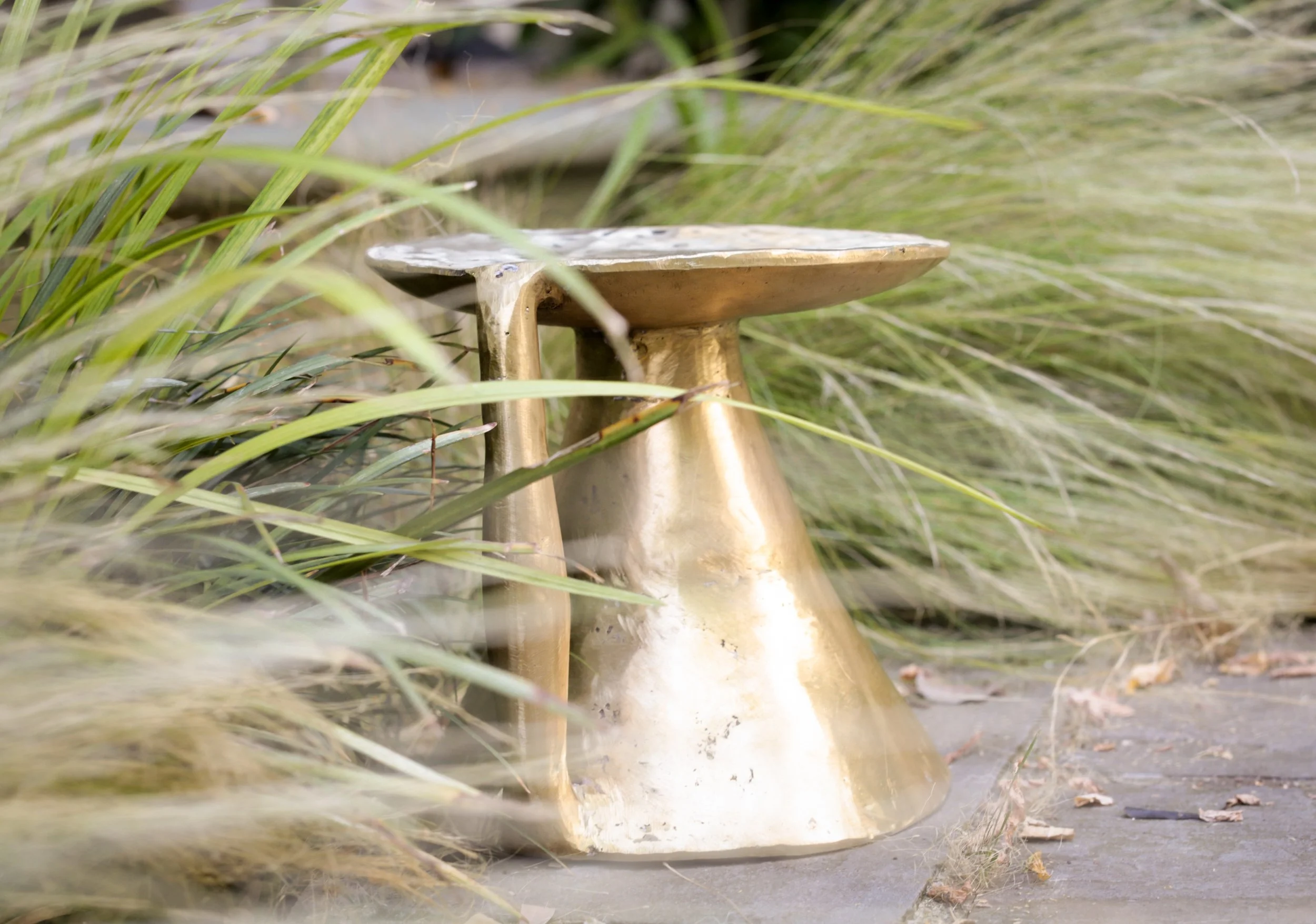 Nubia tabouret en bronze africain3.jpg
