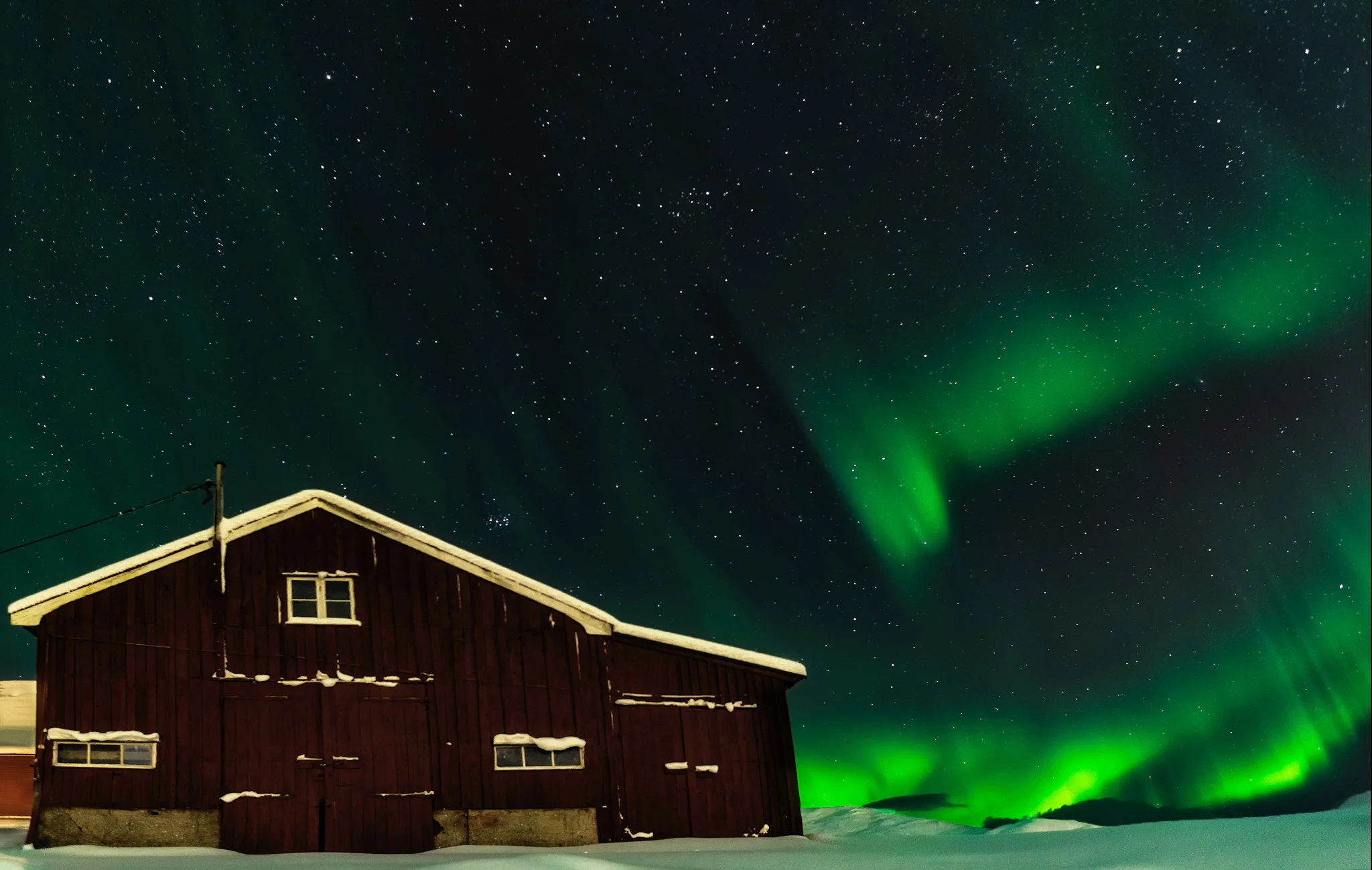 Barn Aurora 2048 edit.jpg