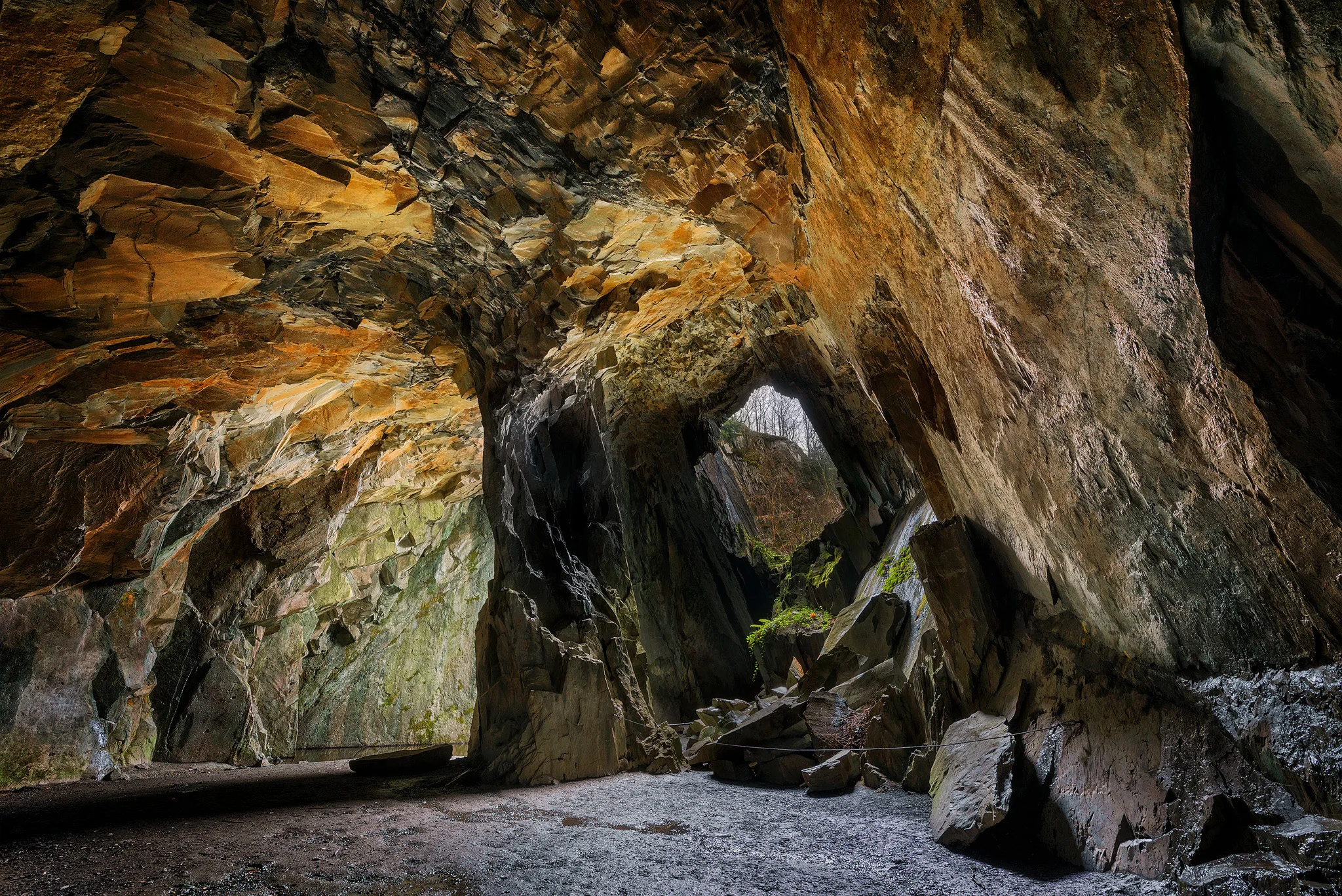Cathedral Cave 2 re edit 2048.jpg