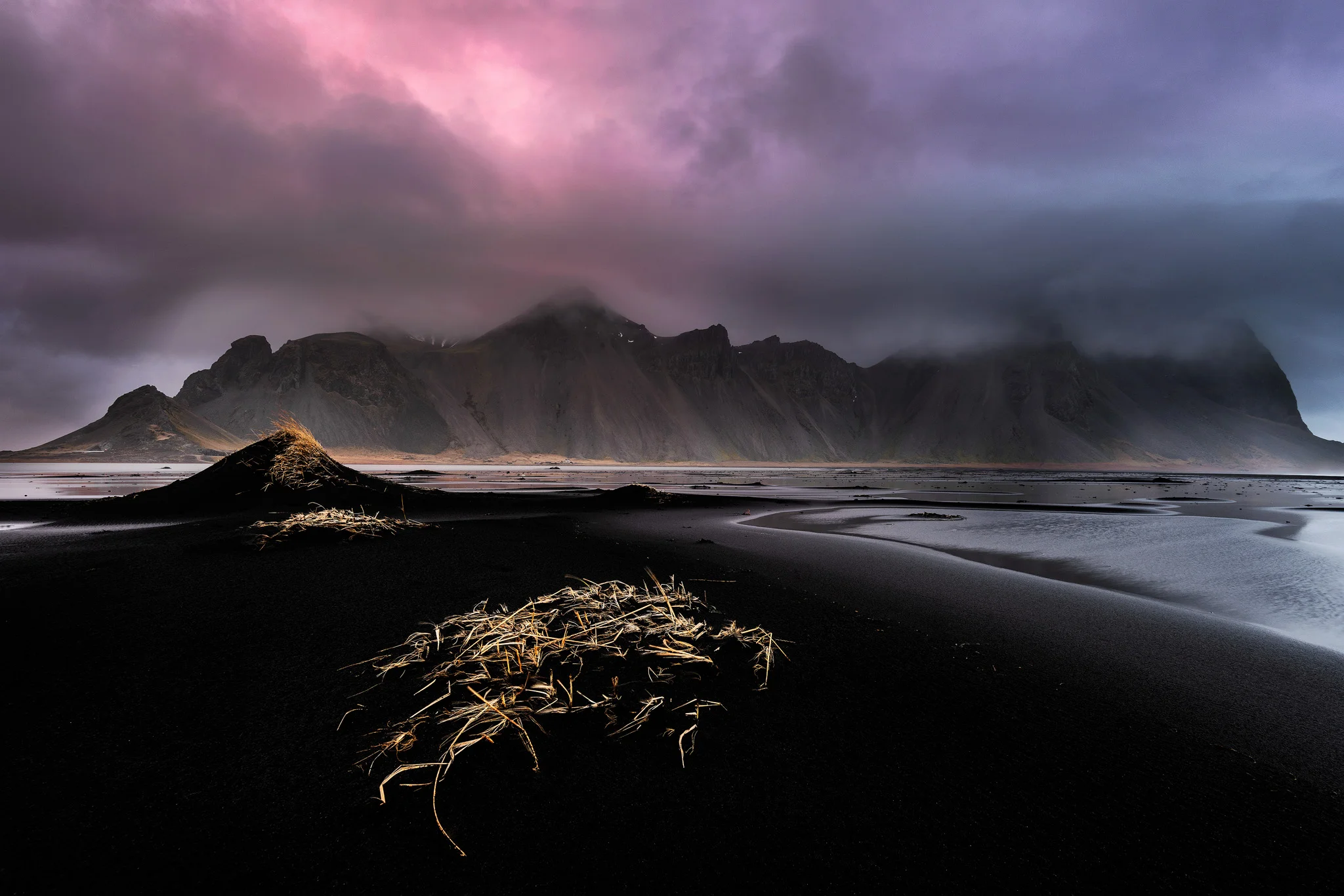 Vestrahorn mountains sunrise 2048.jpg