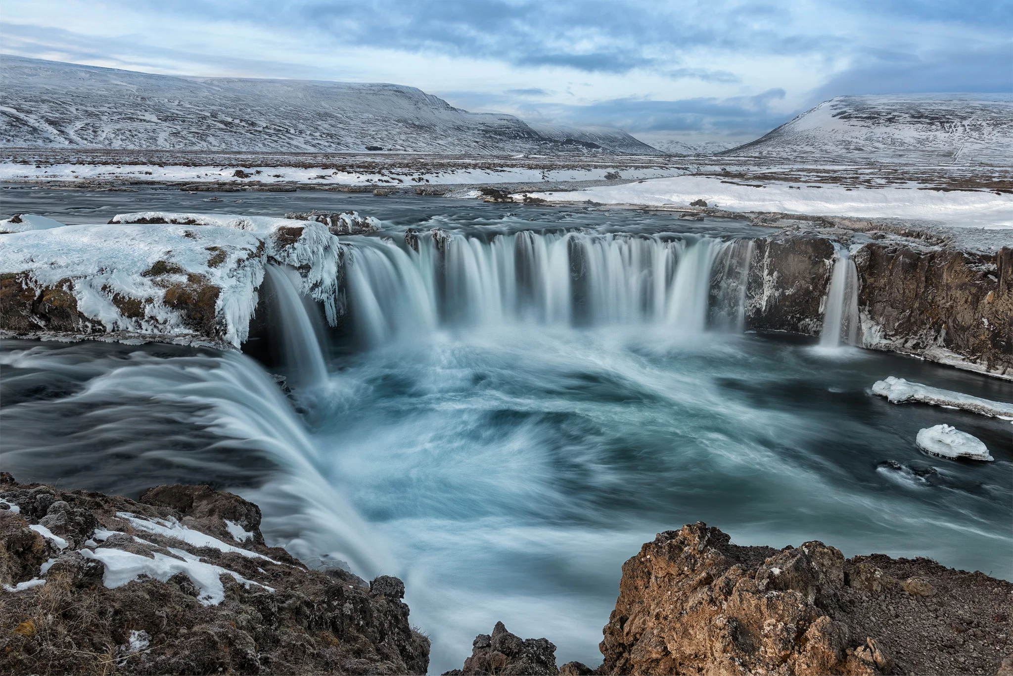 Godafoss Pool 2048.jpg