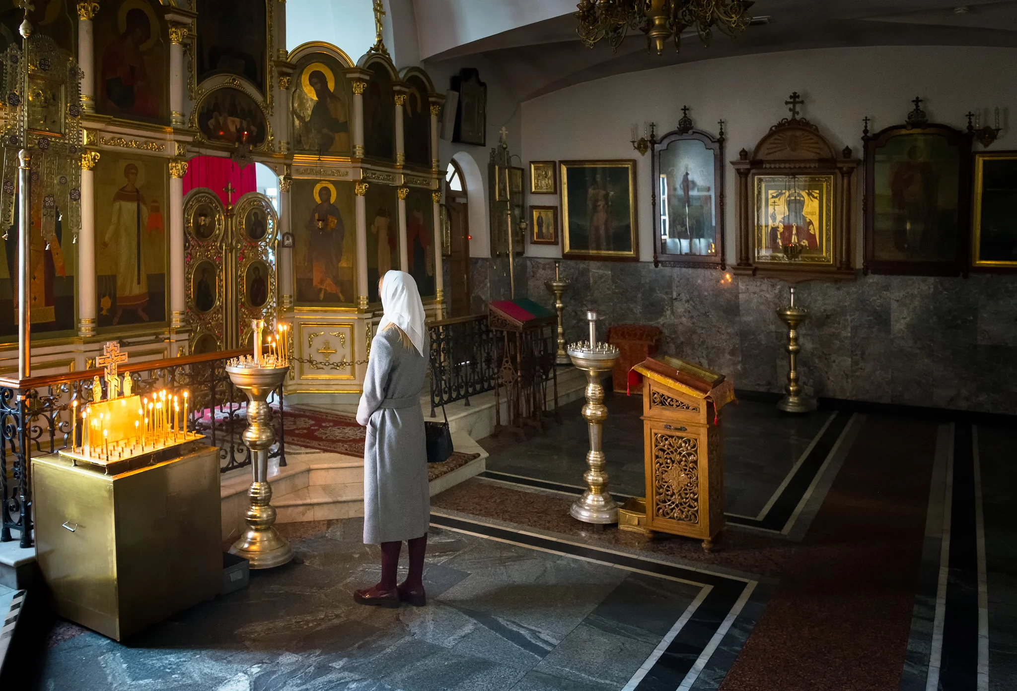 Minsk worshipper 2048.jpg