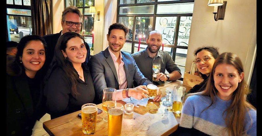 Bienvenue dans l'équipe HAMERKOP, Colin ! Nous avons dû prendre un verre après le travail au pub du quartier pour célébrer l'arrivée de notre nouveau membre 🎉 Nous sommes ravis de t'avoir à bord ! 
-
-
-
#hamerkop #hamerkopclimateimpacts #carbonfinance #climatefinance