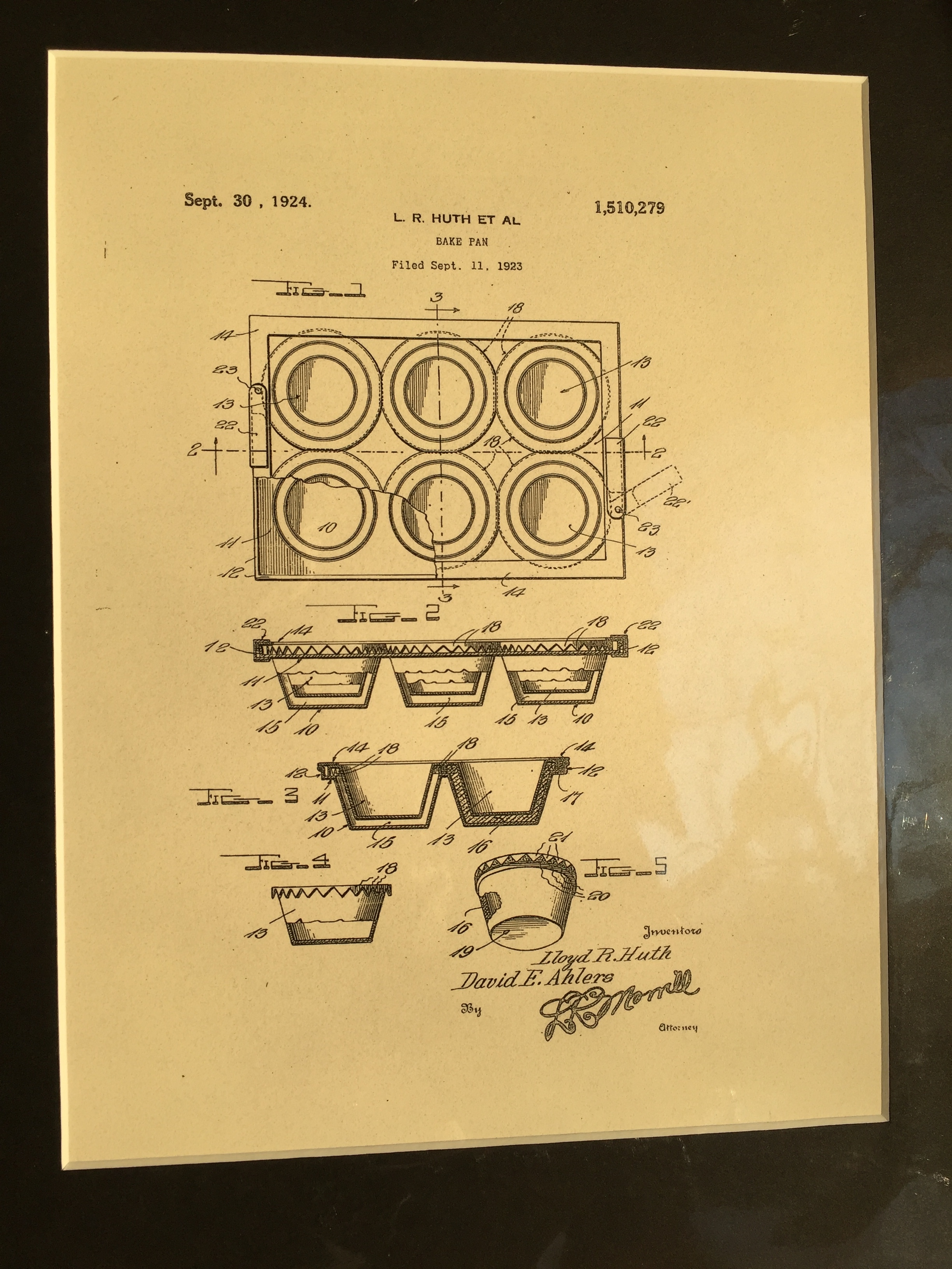 Cupcake pan matted patent print