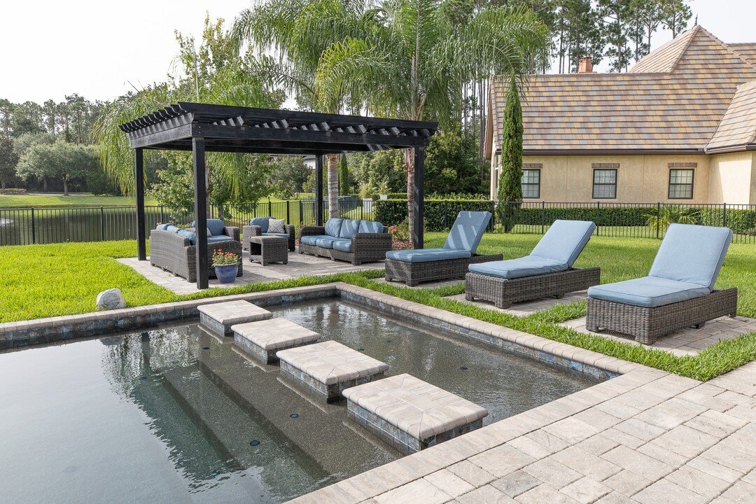 Fridays are for lounging in beautiful backyards 😎 Wishing we were relaxing in this space right now!

What features are at the top of your backyard wish list when searching for properties?