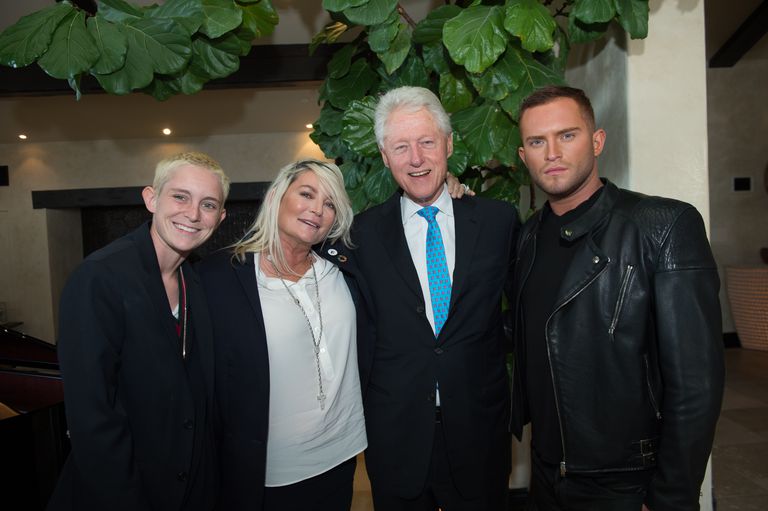 ARI WITH HER DAUGHTER NATS (LEFT), SON AUGUST (RIGHT) AND BILL CLINTON. COURTESY OF ARIADNE GETTY