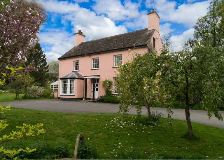 gilestone-farmhouse.jpg