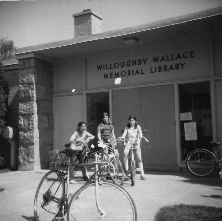 Thai41971-05 girls in front of library_cropped Vol. 13.jpg