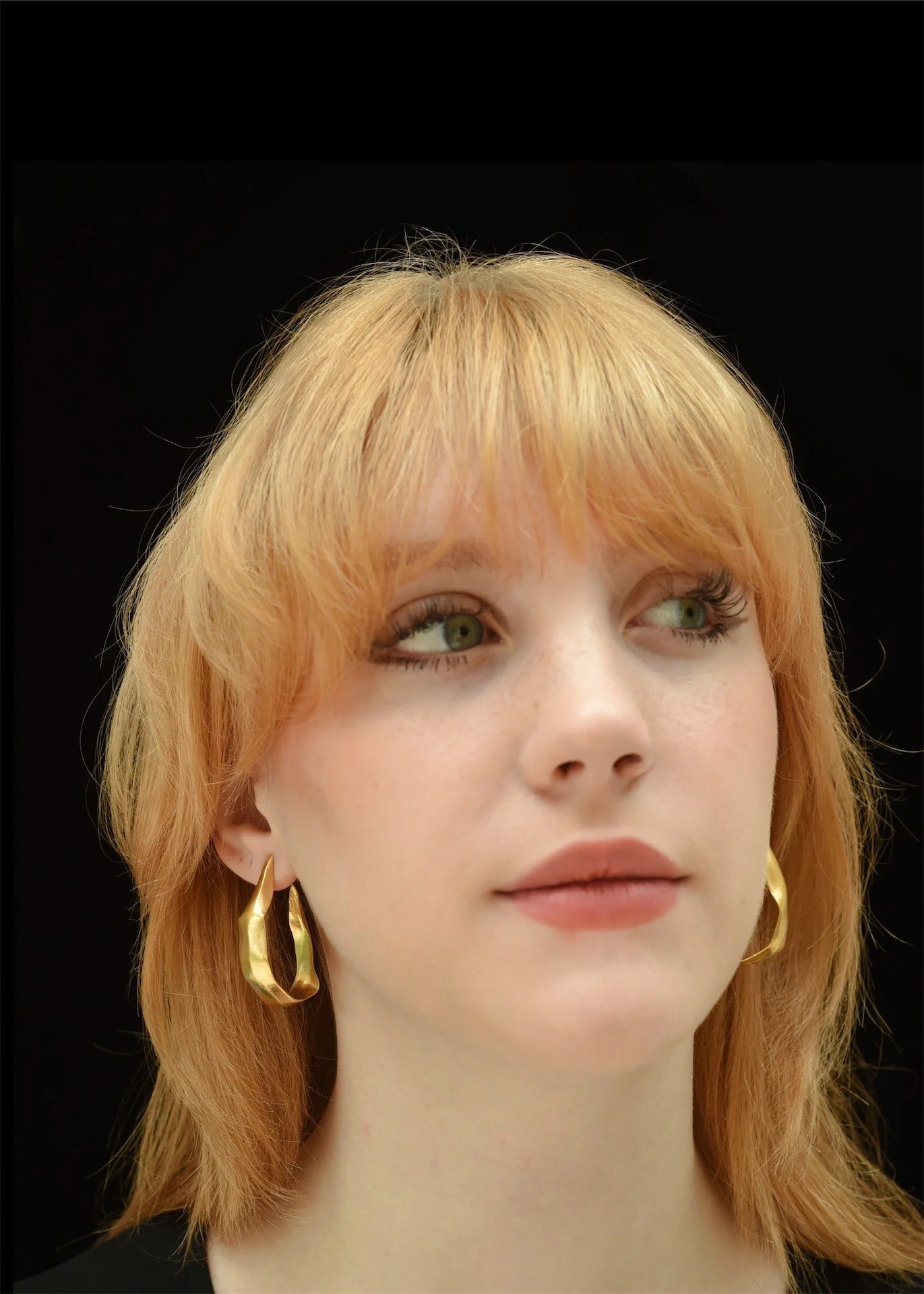 gold hoops ribbon lightweight statement handmade artisan elegant refined fine jewellery unique