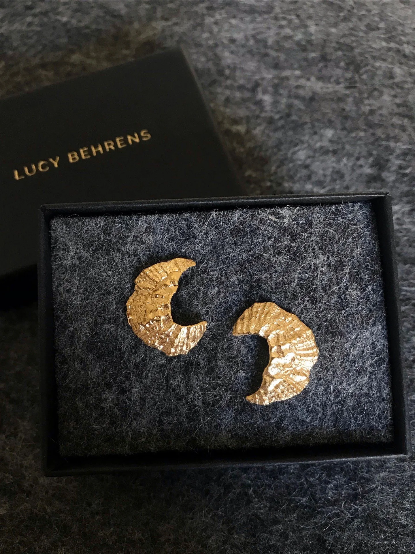 shell earring fragment textured elegant modern sea fine jewellery artisan handmade gold