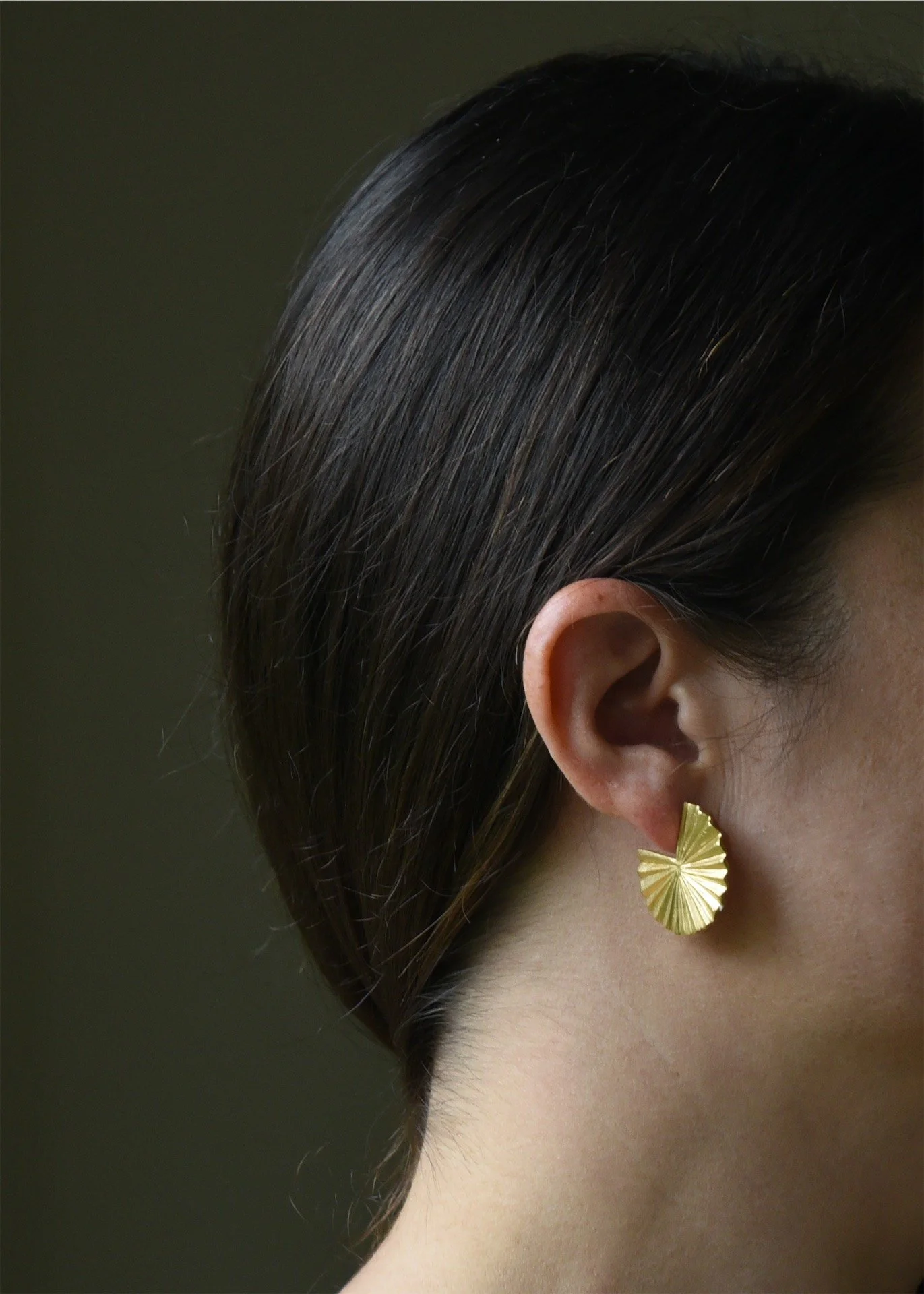 gold earrings fan textured ribbed modern geometric unique handmade statement fine jewellery