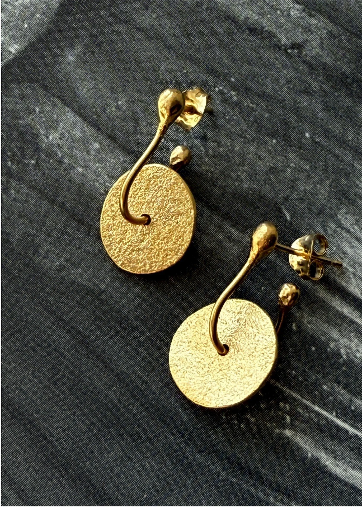 gold earrings unique textured discs greek artisan handmade handcrafted modern textured sculptural elegant statement delicate fine jewellery geometric