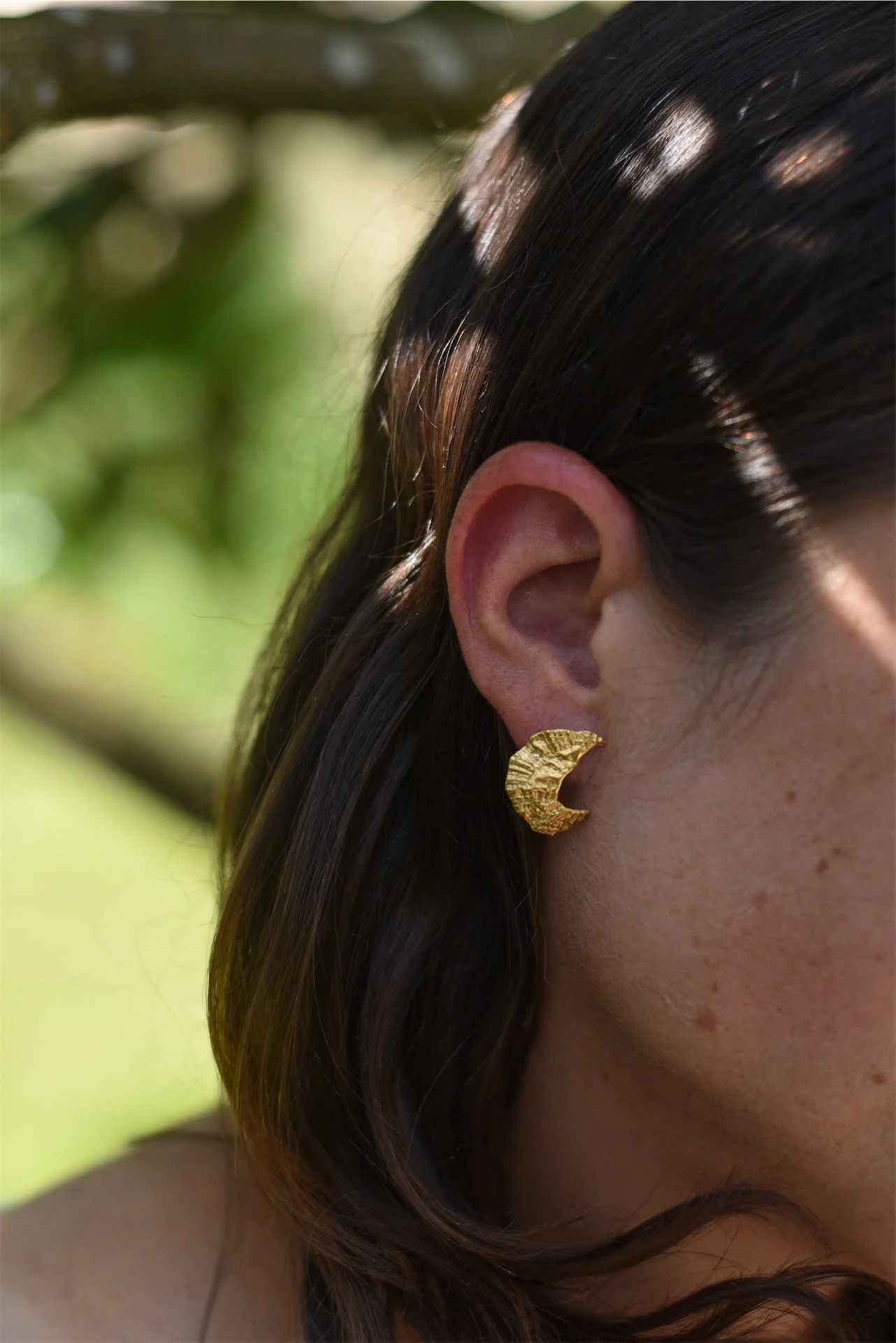 shell earring fragment textured elegant modern sea fine jewellery artisan handmade gold