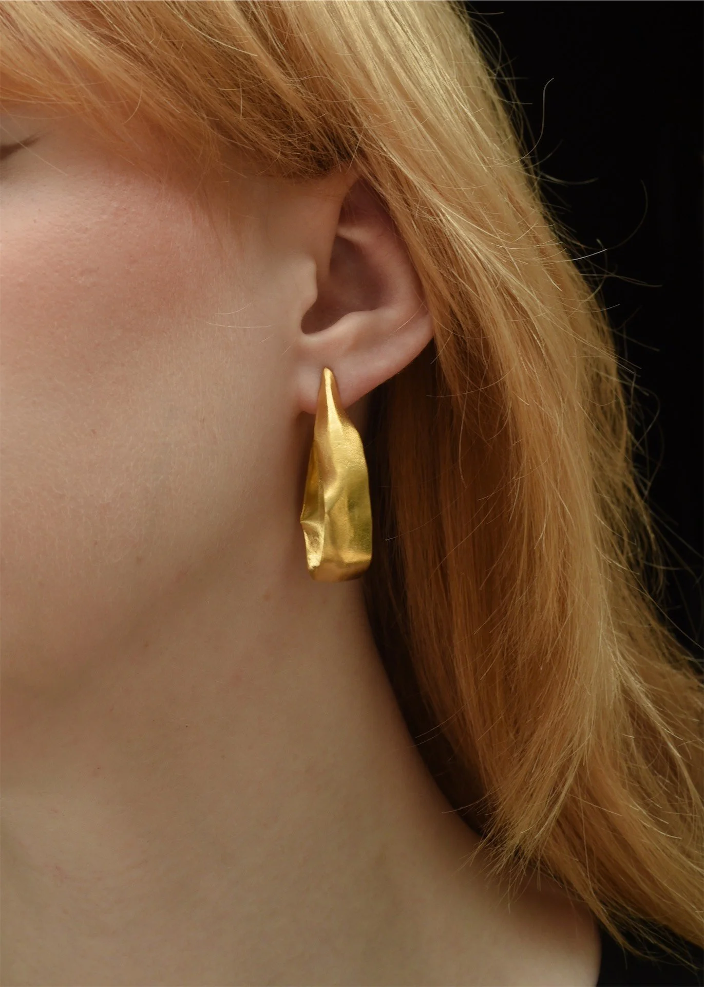 gold hoops ribbon lightweight statement handmade artisan elegant refined fine jewellery unique