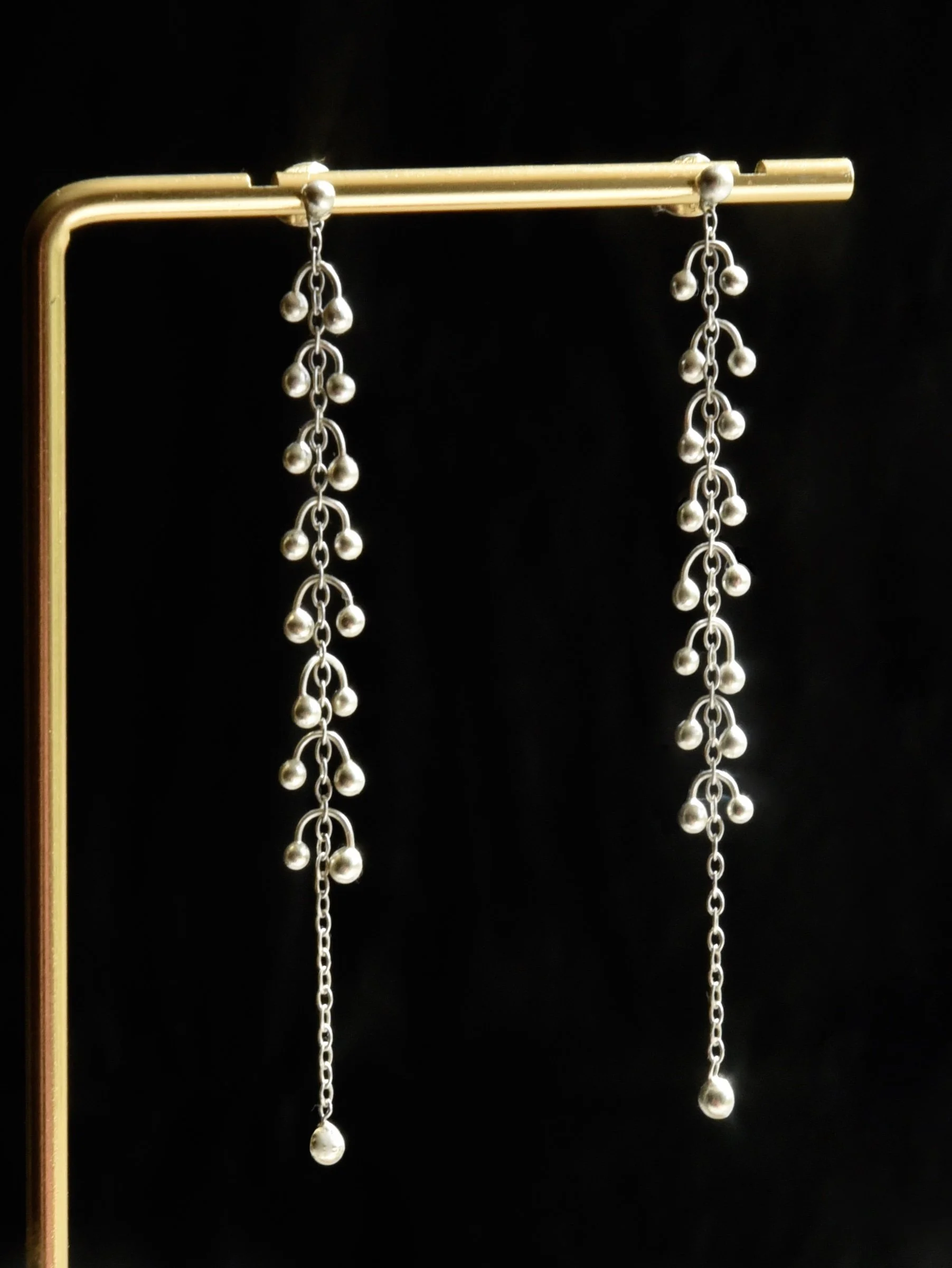 SILVER DROPLET HANDMADE EARRINGS.jpg