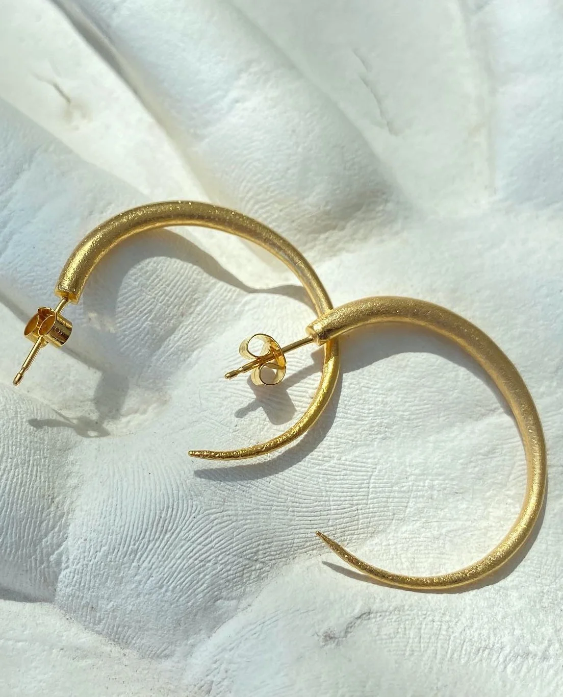 squareon hand PORTRAIT.jpg