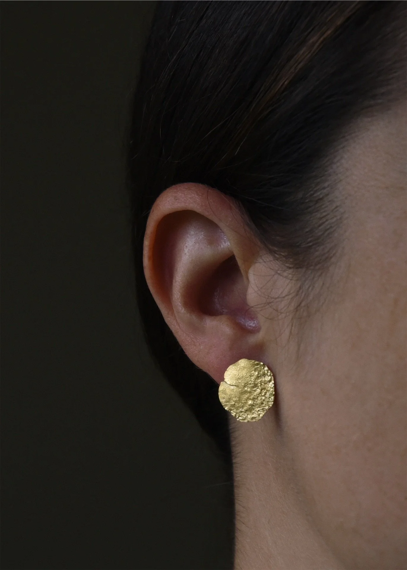 gold earrings discs earthy boho textured handcrafted minimalist lightweight elegant unique silversmith