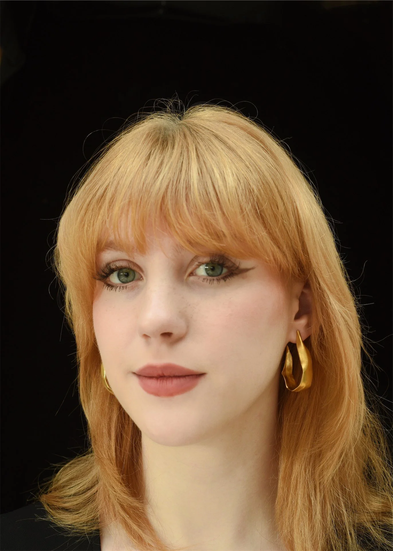 gold hoops ribbon lightweight statement handmade artisan elegant refined fine jewellery unique