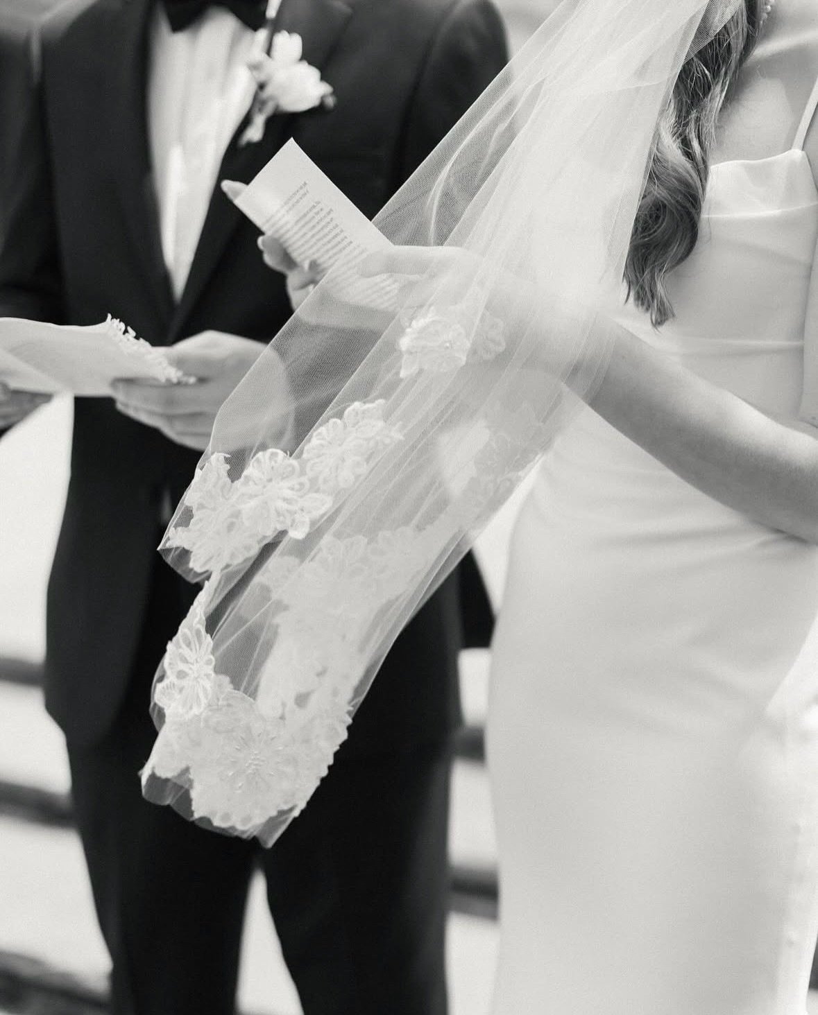 ABBEY&rsquo;S VEIL&mdash;the perfect heirloom detail🕊️ 

Embellished with touches of lace from her mothers wedding dress, perfectly complimenting her timeless gown.

Congratulations to the sweetest new bride!🤍