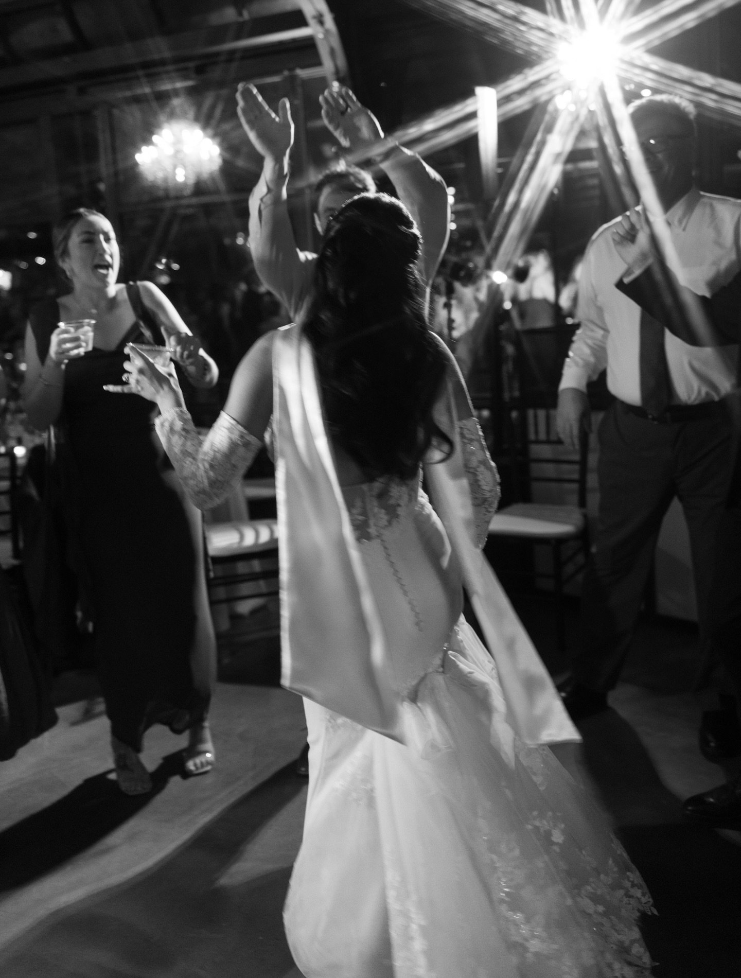 I love a good draped silk scarf, but this one was truly special✨
Zoe&rsquo;s satin neck drape, that we created from her mother&rsquo;s wedding dress as a reception accessory, was everything and more.