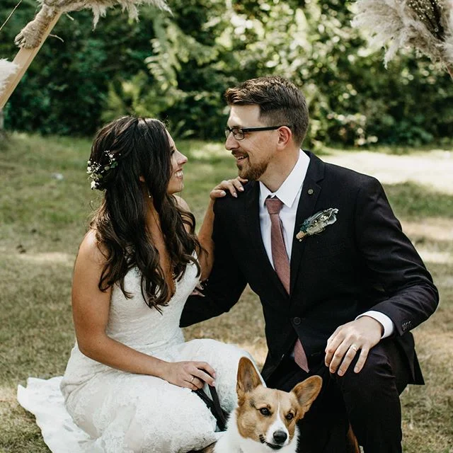 One more photo from @tmurphy___ wedding! I love those loose curls and twisted, romantic half updo with baby&rsquo;s breath 😍 photo by @evelynbarkeyphoto .⠀
.⠀
.⠀
.⠀
.⠀
.⠀
.⠀
.⠀
#halfuphalfdown #halfuphalfdownhairstyle #twistedupdo #yyjhairstylist #y