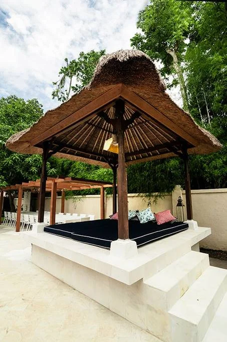 pool lounger.jpg