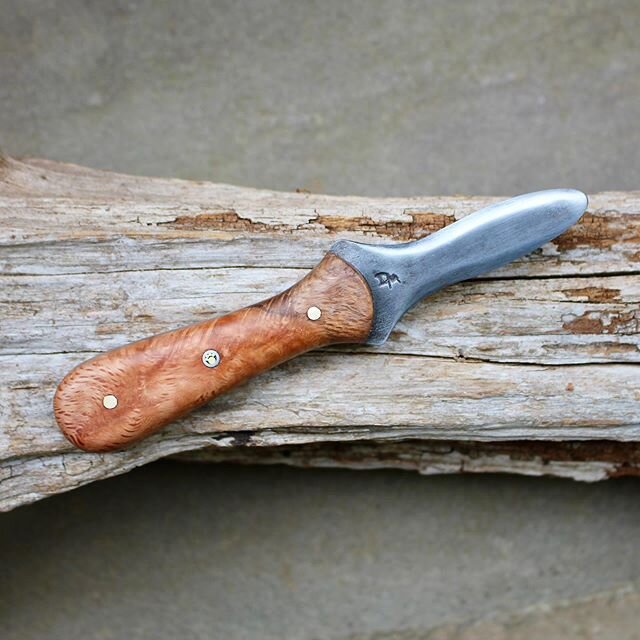 These are the 2 oyster knives I meant to post on my last post&mdash;White Oak and Poplar&mdash;&mdash;sorry! #cattledogforgekitchenknives