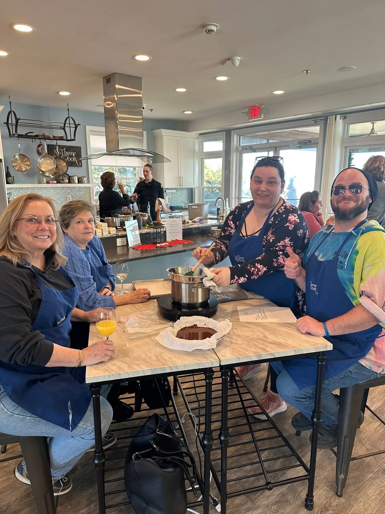 ✨ Sweet Success! Holiday Confections Class Recap ✨
Under the guidance of our talented chef, everyone mastered the techniques behind rich, creamy fudge, perfectly crunchy peanut brittle, warmly spiced pecans, festive peppermint bark, and indulgent sal