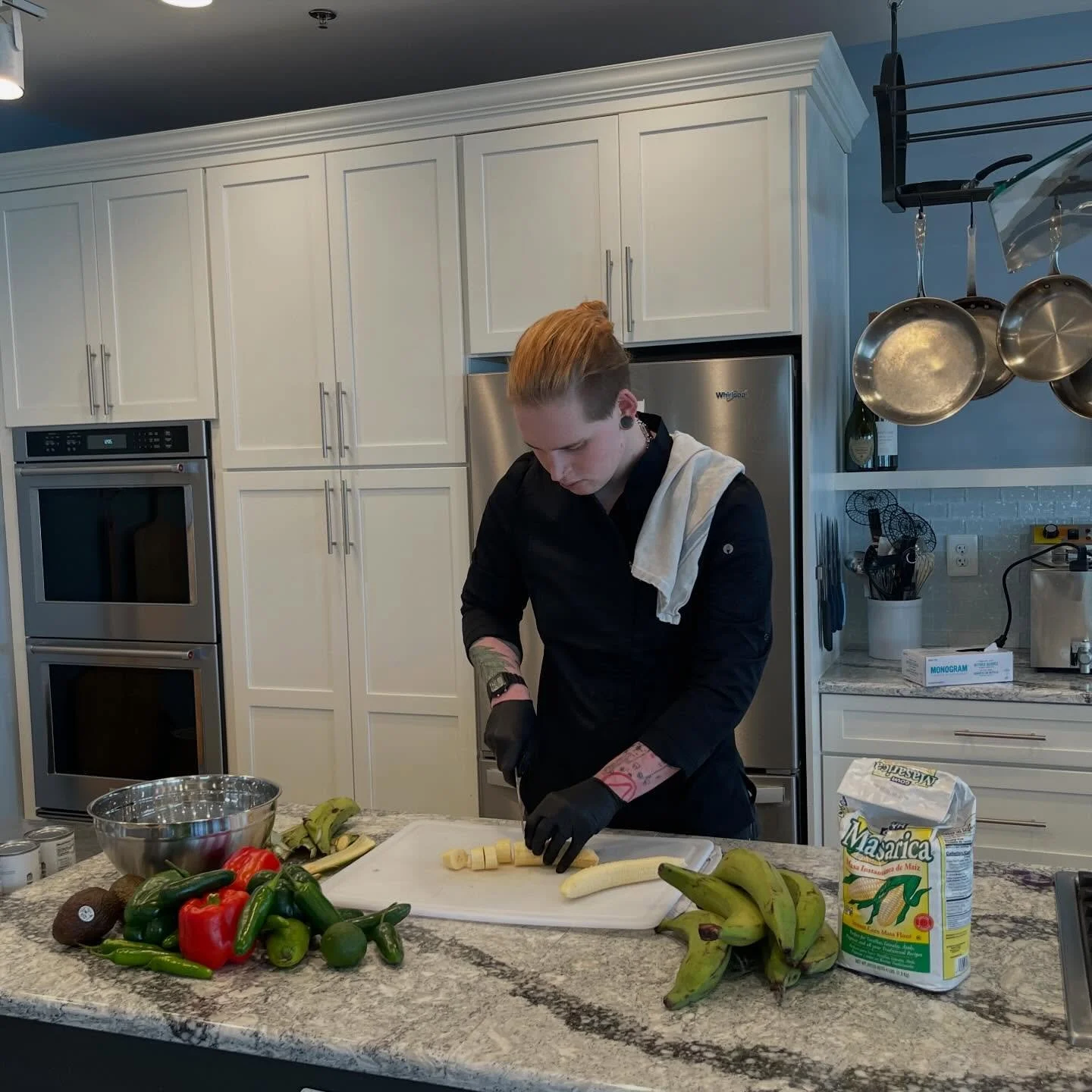 🌶️🫑Tonights Menu: 

APPETIZERS

Tostones with Guacamole

MAIN COURSE

Chicken Tinga Tamales with Rice &amp; Beans

DESSERT

Dulce De Leche Panna Cotta with Caramel Sauce