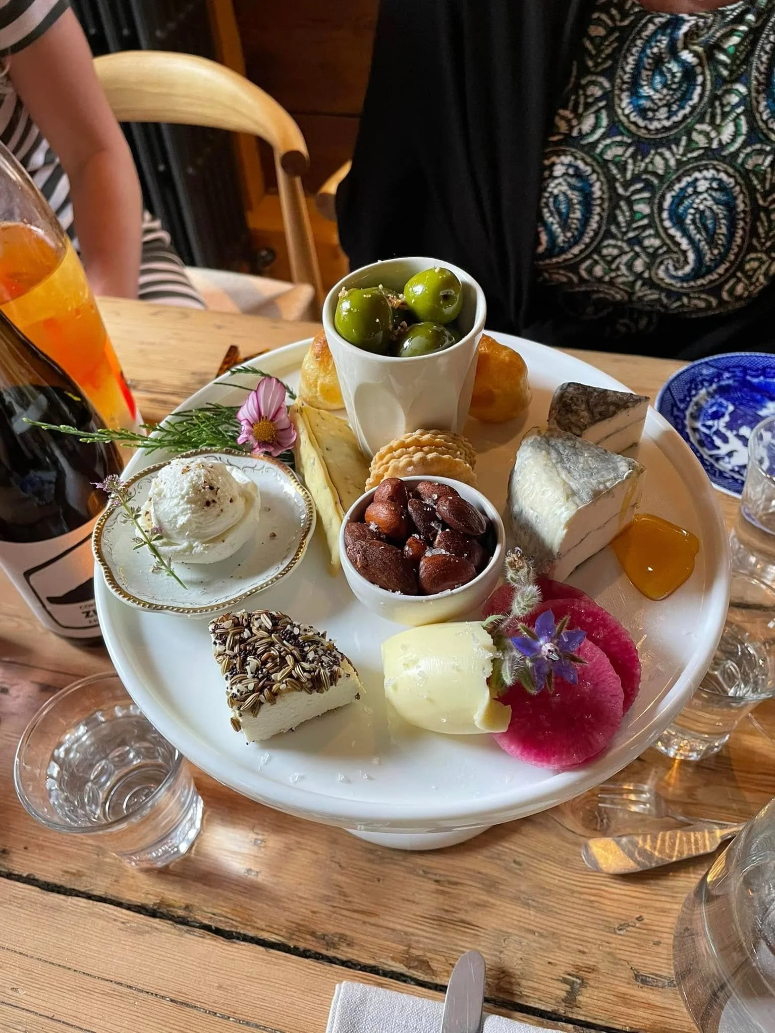 ✨ FROM THE LOST KITCHEN TO YOUR TABLE ✨
In 2022, Chef Gwyn had the incredible opportunity to visit The Lost Kitchen, Erin French&rsquo;s celebrated restaurant in Freedom, Maine&mdash;and now, she&rsquo;s bringing those memories and stories back to No