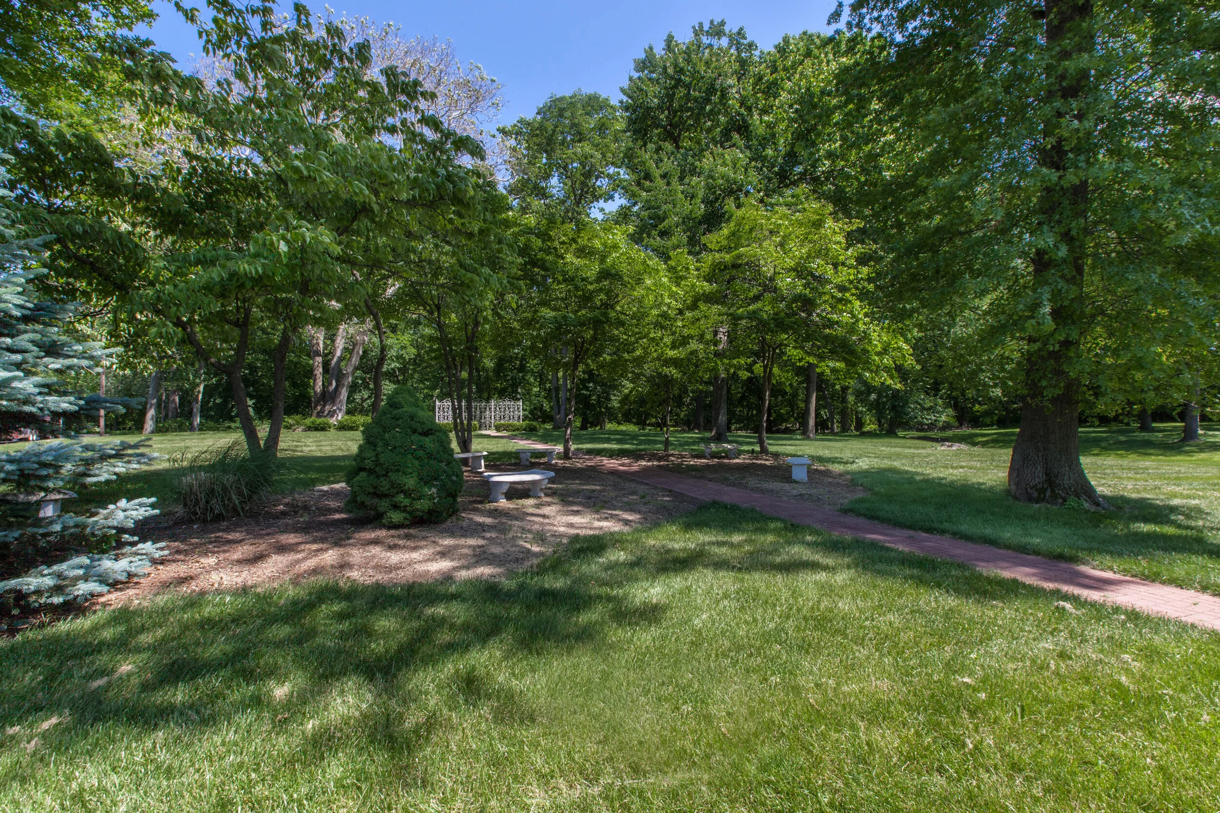 Outdoor Seating 1.jpg