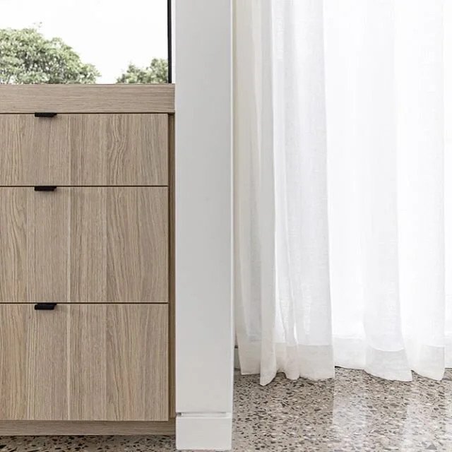 A mixture of linen, white walls, timber joinery, window and polished concrete floor to create this warm palette. Architecture @southcoastbuildingdesign | interiors @tamekamoffatdesigns | photography @the.palm.co | builder @iconprojects #iconprojects #awardwinningbuilder #youngbuilderoftheyear #architecture #interiors
