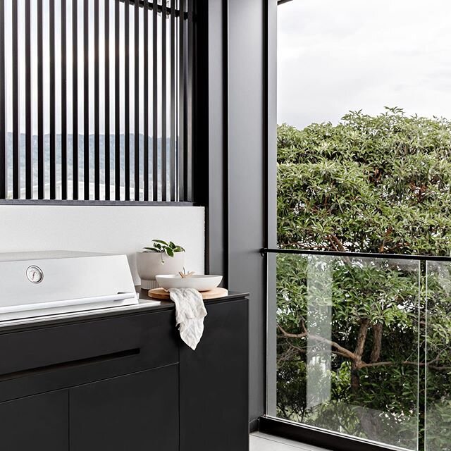 What a beautiful aspect to spend during this isolation period. Design by @southcoastbuildingdesign | interiors and externals by @tamekamoffatdesigns | construction by @iconprojects #awardwinningbuilder #youngbuilder #architecture #black #bbqinspo #bulli #construction