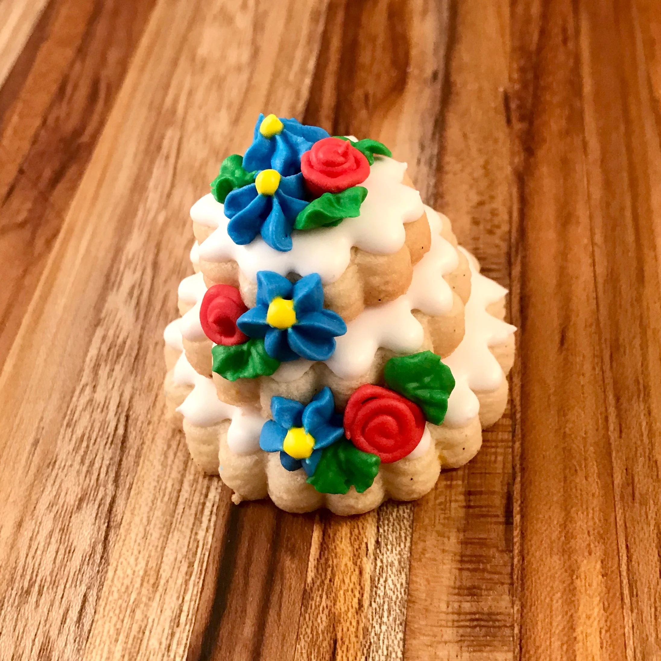 Tiered Sugar Cookie Mini Cake