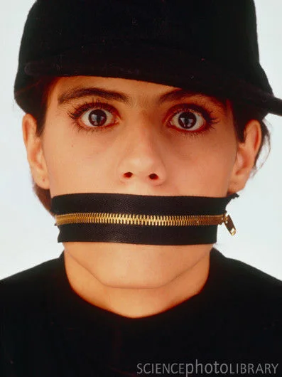 M2450202-Anorexia_nervosa_girl_with_zip_around_her_mouth-SPL.jpg