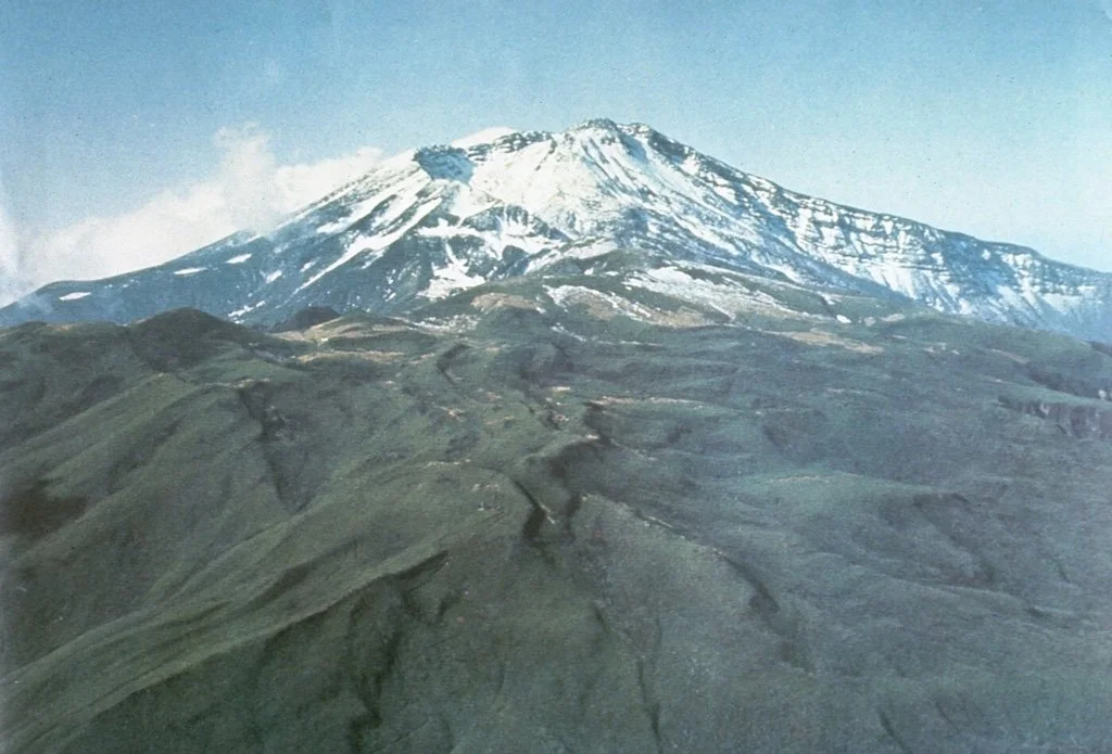 Higashi-Chokaisan volcano.jpg