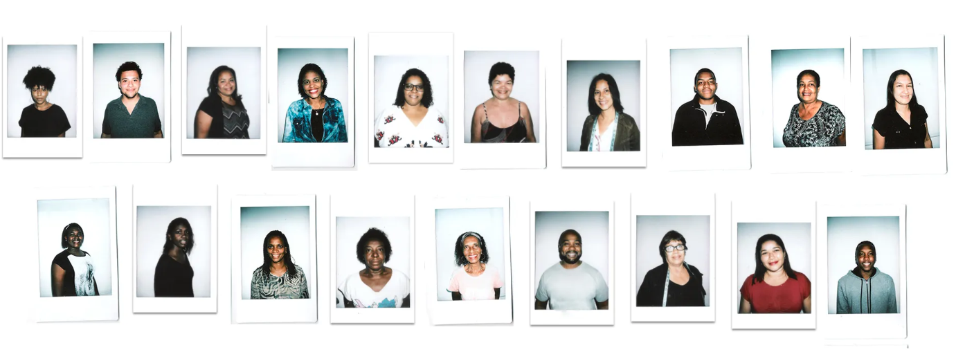 Foto que mostra parte da equipe, no site da loja.