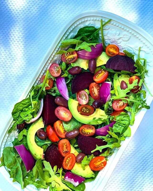 summer beet &amp; avocado salad, you&rsquo;re a favorite 😎 perfect dish to share over lunch or prep for dinner: ⠀
⠀
&bull; bed of spinach &amp; arugula (about 5 cups) ⠀
&bull; 1 large roasted beet (or about 1.5 cups if bought precooked) ⠀
&bull; 1 c