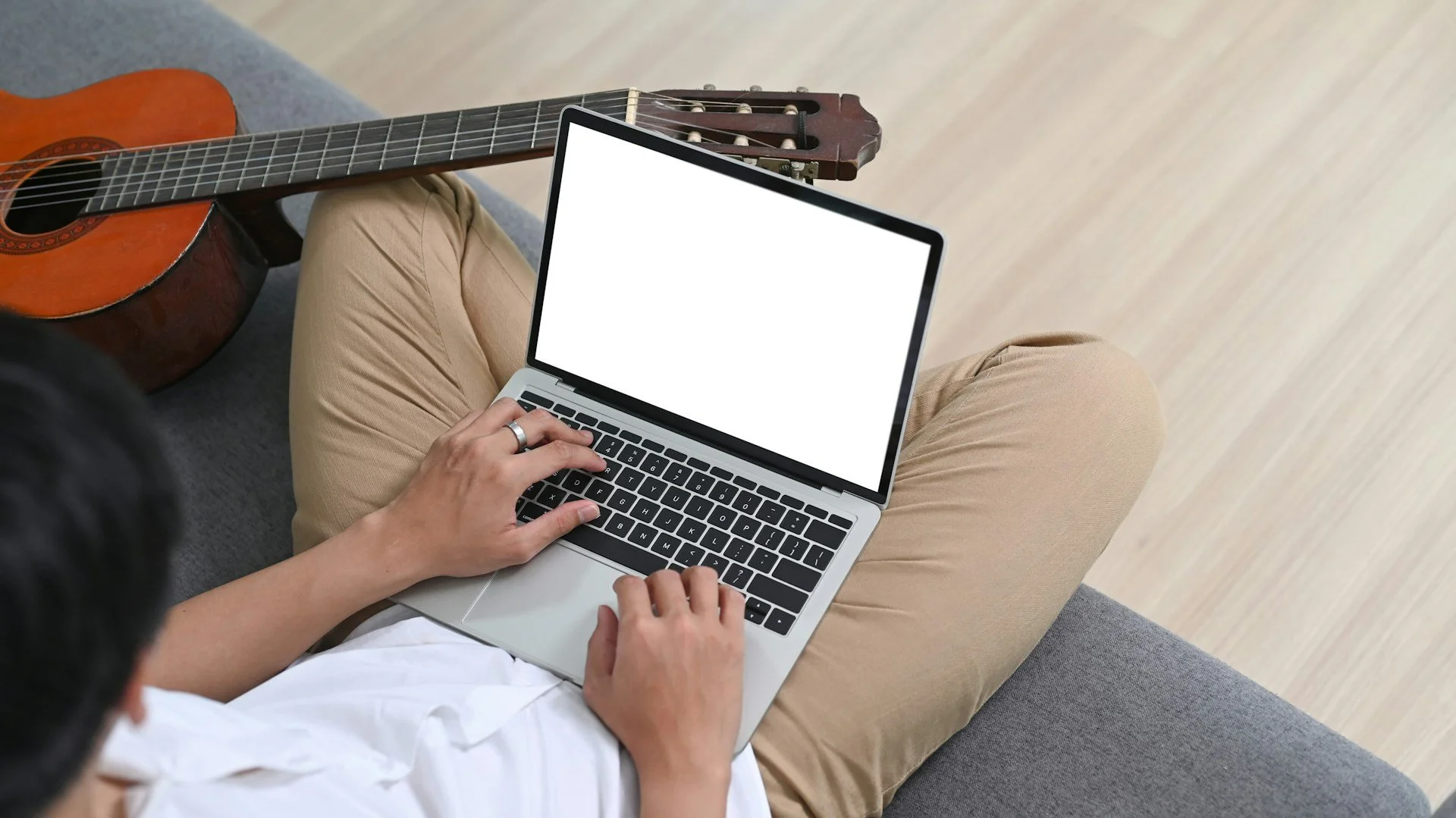 How a Canadian Entertainment Lawyer Supports Musicians Online