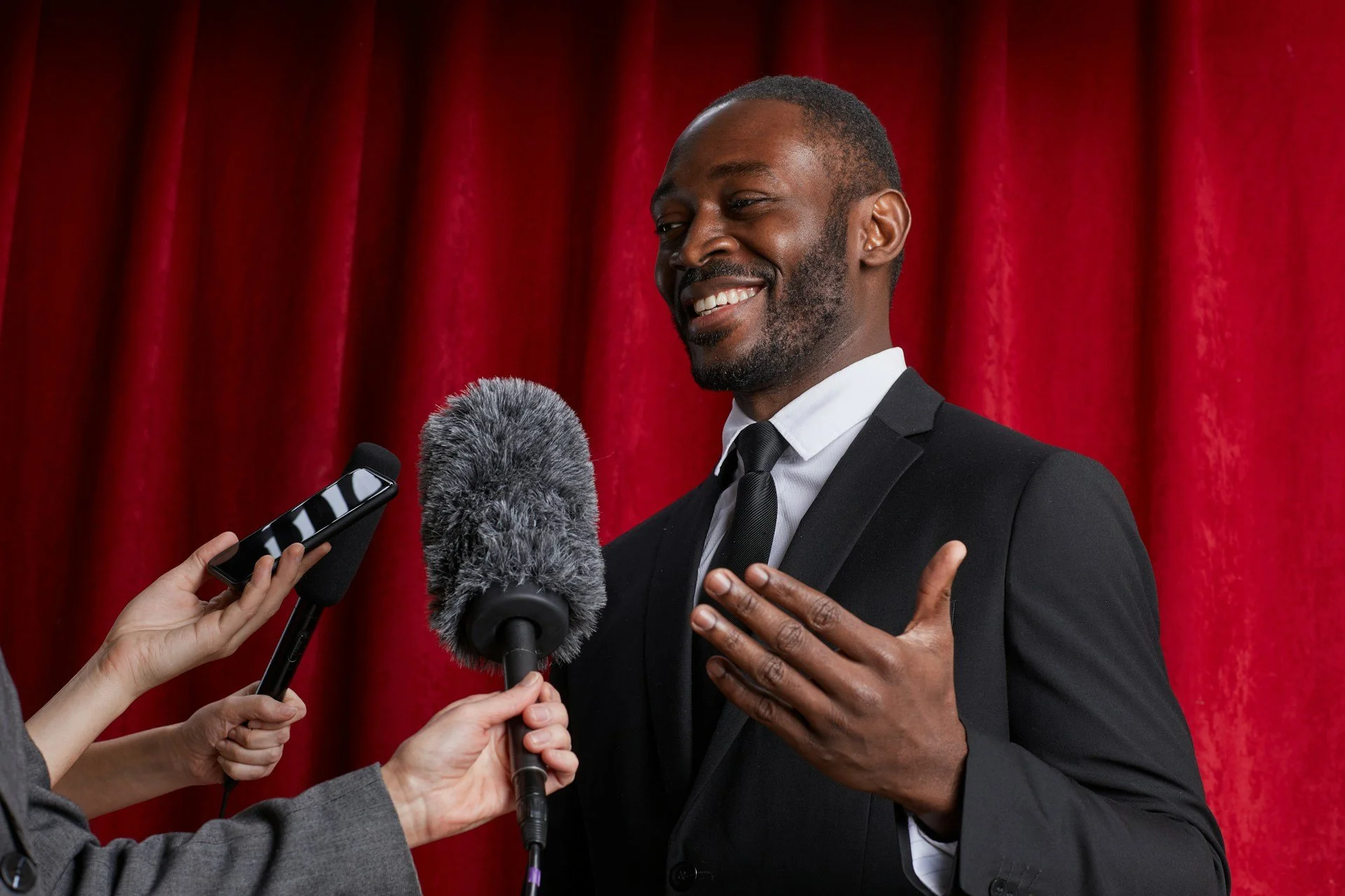 Situations When Canadian Entertainment Lawyers Are Essential