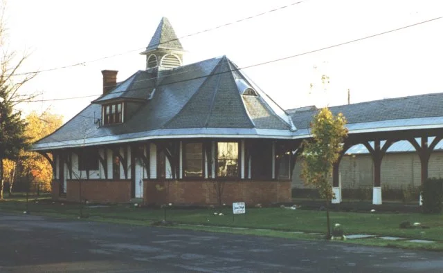 Cambridge station from the street side. The Cambridge Hotel, built in 1860, is right across the street.