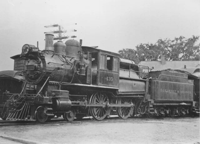 D&H 435 TYPE: 4-4-0 (Double Cab) CLASS: G-4e NOTES: Manufactured by Schenectady Locomotive works for the Rensselaer & Saratoga in 1868, the locomotive was rebuilt in 1899 by the D&H Green Island Shops and was scrapped in January of 1930. (John Shaw Collection)