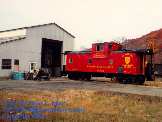 D&H 35712 1996. Photo by Peter L. Finch.