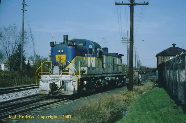 D&H 4075 (2nd) Before renumbering, former B&M #1508 operates in Lightning Stripe at Colonie in December, 1976. Kevin J. Endriss photo.